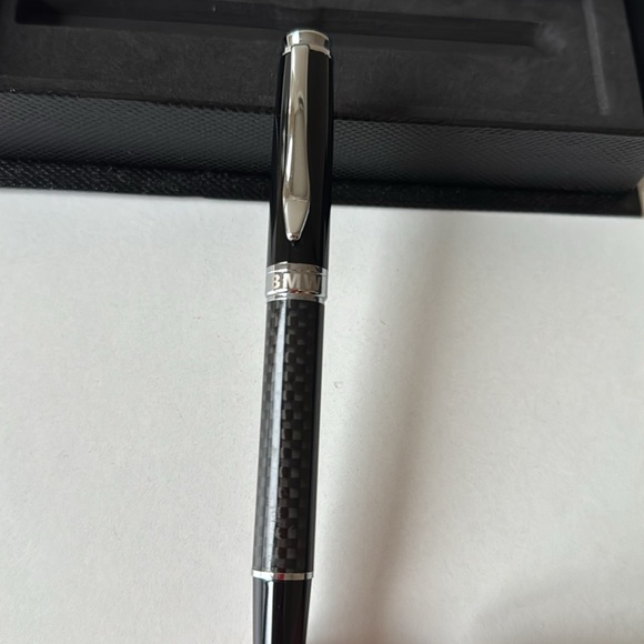 BMW LIFESTYLE Embroidered Adjustable Hat, BMW  Writing Pen & Soft Leather Bifold - Picture 9 of 12